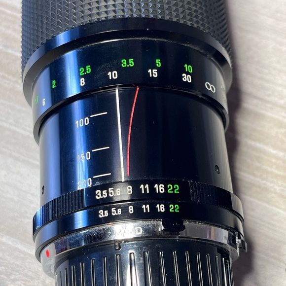 Vivitar SLR Lens 70-210MM 1:3.5 Macro Focusing Zoom for film cameras plus bag - Picture 3 of 10